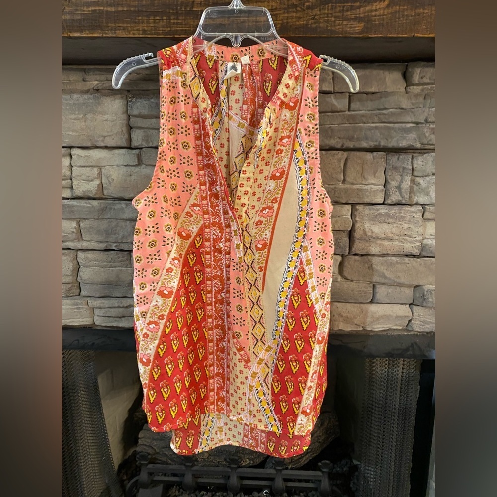 LET‎ IT BE sleeveless multi print coral top